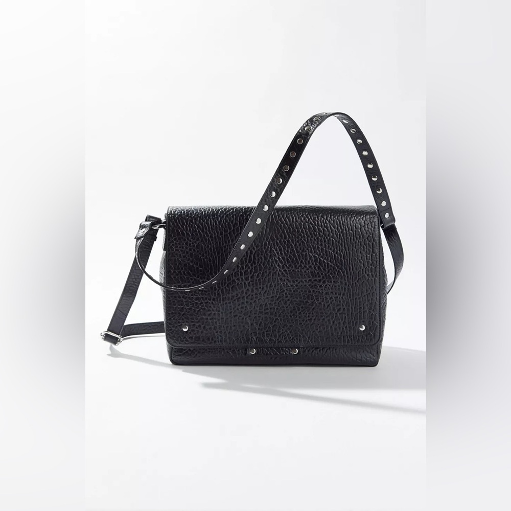 Urban Outfitters Núnoo Maxi Honey New Zealand leather Crossbody Bag